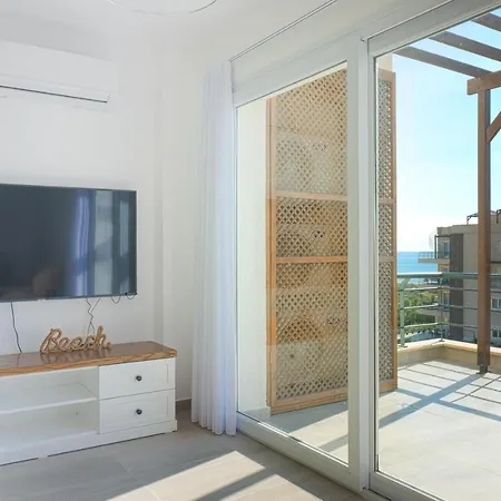 Nyx Apartment With Penthouse & Spa Tub דירה *