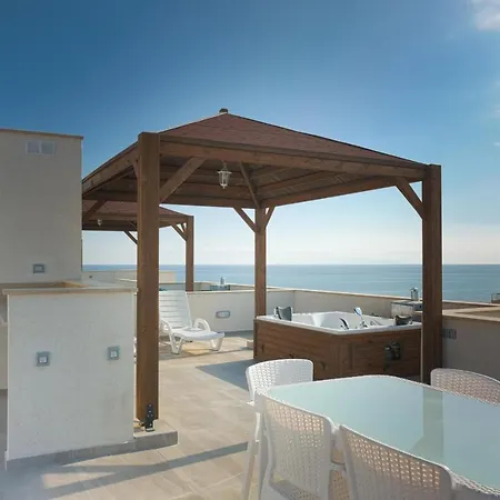 Nyx Apartment With Penthouse & Spa Tub Apartament Vokolidha