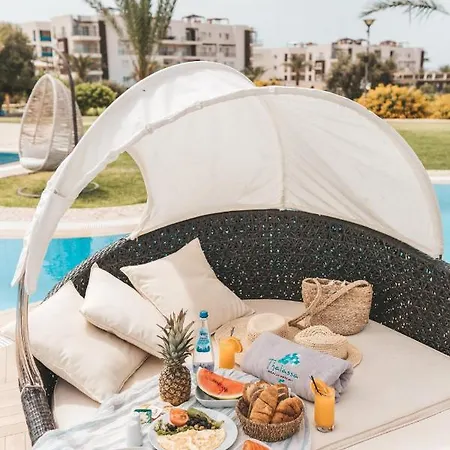 Nyx Apartment With Penthouse & Spa Tub דירה *